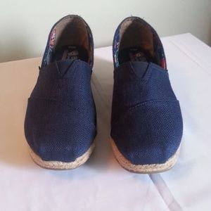 Bobs. Toms cousin.  lol